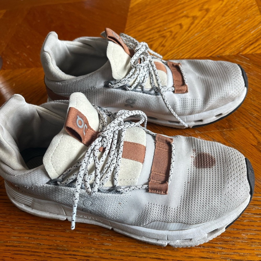On Sneakers - Picture 4 of 6